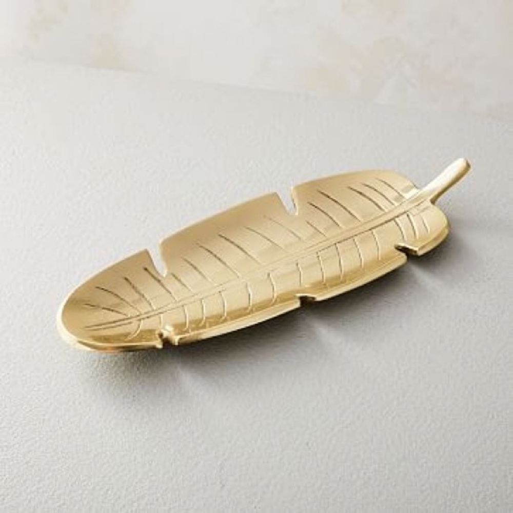 ✨[NEW] WEST ELM Metal Cast Banana Leaf Dish✨
